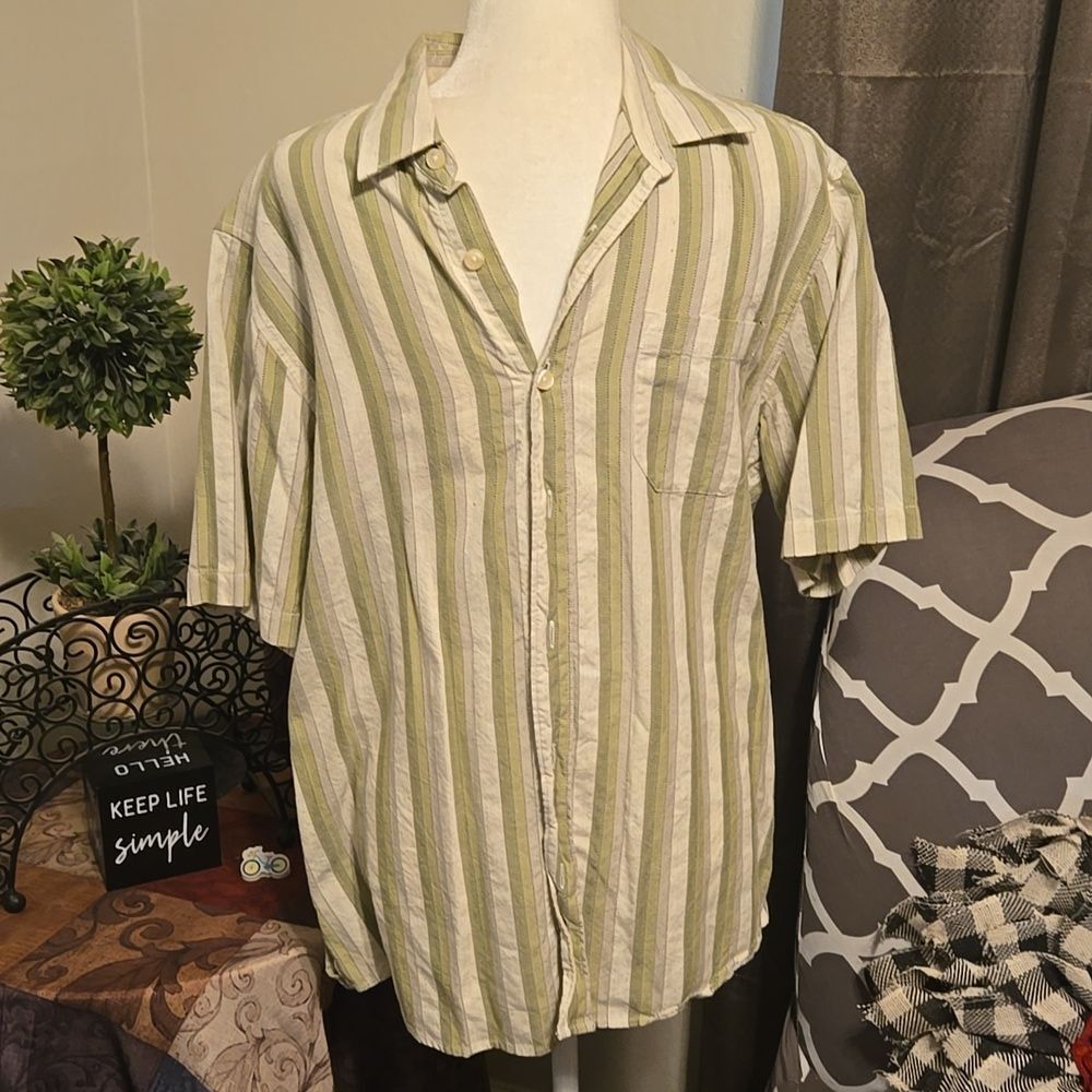 Tommy Bahama Button Up Striped Camp Shirt - Medium